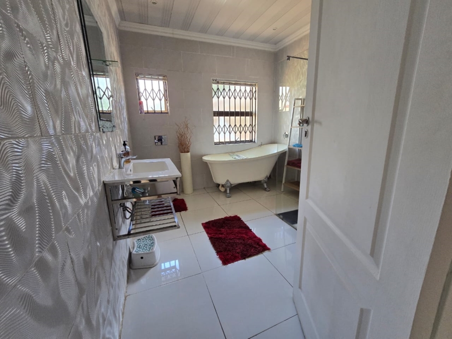 4 Bedroom Property for Sale in Dan Pienaar Free State